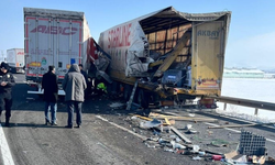 Erzurum'da 2 TIR çarpıştı!  1 ölü 1 yaralı