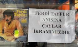 Ferdi Tayfur hayranı muhtar herkese ücretsiz Rize çayı dağıttı