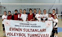 Gümüşhane’de anneler ve kızları voleybol maçında karşı karşıya geldi