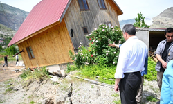 Erzurum'da heyelan!  Yollar çöktü 38 ev tahliye edildi