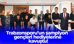 Trabzonsporu’un şampiyon gençleri hediyelerine kavuştu!