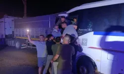 Manisa'da işçi servisi TIR’a çarptı: 5’i ağır, 20 yaralı