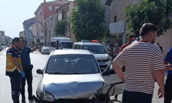 Çorum'da iki otomobil kafa kafaya çarpıştı!