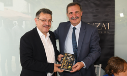 Başkan Genç, Şakar'ın imza günü'ne katıldı
