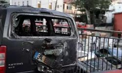 Otel otoparkına da sıçrayan alevler onlarca aracı kullanılmaz hale getirdi