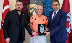 Asbaşkan Zeyyat Kafkas’tan Mehmet Zeki Altıntaş’a Teşekkür plaketi...