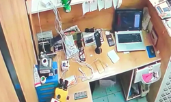 Tamire götürülen cep telefonu bataryası patladı