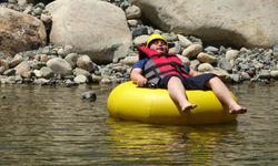 Trabzon'da özel çocukların rafting heyecanı