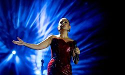 Trabzon Kültür Yolu Festivali'nde şarkıcı Merve Özbey sahne aldı