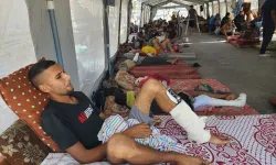 Gazze'de  yaralılar çadırlarda  tedavi ediliyor
