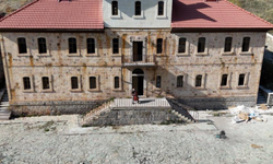 Gümüşhaneli müzisyenden tarihi mekanlarda viyolonsel ile eşsiz performans