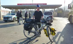 3 bin 450 kilometre pedal çevirip Medine'ye ulaştı