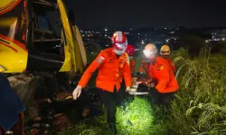 Yolcu otobüsü devrildi!  16 ölü