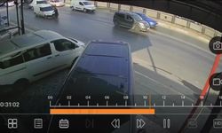 Hafif ticari araç yayaya çarptı: O anlar kamerada...