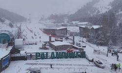 Kar kalınlığının 1 metreye ulaştığı Palandöken'de kartpostallık görüntüler oluştu