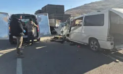 Korkunç kaza.. TIR'a arkadan  çarptı 3 ölü!