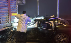 Otomobil TIR'a çarptı! Çok sayıda ölü var