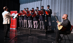 Trabzon'da Kıbrıs gazilerinden oluşan koro kahramanlık ezgilerini seslendiriyor!