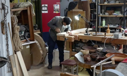 Harita mühendisi ahşabı sanat eserlerine dönüştürüyor