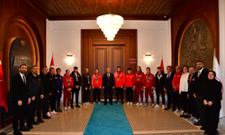 Vali Aziz Yıldırım, başarılı sporcuları makamında kabul etti