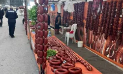Tarihi geçmiş 850 kilogram sucuk ele geçirildi