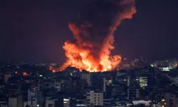 İsrail komşu ülkeyi İHA'larla vurdu