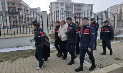 Ölen kardeşinin kimliğiyle 21 yıl devletin imkanlarından istifade etti