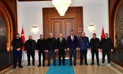 Milli Güreşçi Taha Akgül, Vali Şahin’i Ziyaret Etti