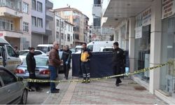 Darp edilen kişi apartman girişinde ölü bulundu