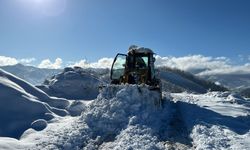 Akçaabat'ta karla mücadelede yoğun çalışma