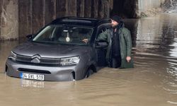 Sağanak yolları göle döndürdü!