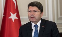 Bakan Tunç: "Bayrak indirme olayıyla ilgili 14 kişi gözaltına alındı''