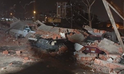 Bursa'da lodos duvarı devirdi