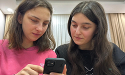 Artvin’de 11 yaş farklı kardeşlerin telefonunun yüz tanıma şaşkınlığı