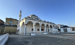 Caminin kullanılmayan bölümü çocuklar için spor salonu oldu