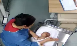 Hakim bebeğe şiddet uygulayan hemşirenin talebini düşünmeden reddetti