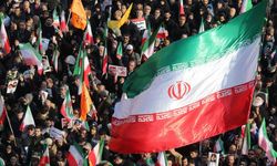 İran'daki protestolarda can kaybı 2 bin 500'ü aştı