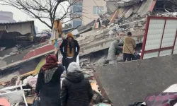 Evladını enkazda kaybetti, görevini bırakmadı! Binlerce hayat kurtardı