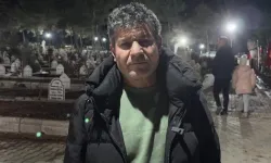 Enkaz altında kızının elini tutan depremzededen mezarlık ziyareti