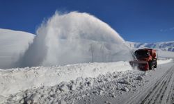 Karabet Geçidi’nde kar kalınlığı 2 metreyi geçti