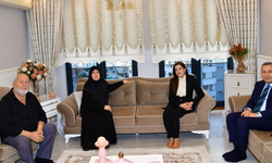 Vali Şahin ve hanımefendiden şehit ailesine ziyaret