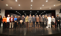 Akçaabat Belediyesi Tiyatrosu'nun yeni oyunu tam not aldı!