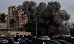Beyrut’ta İsrail saldırısı!  15 katlı bina tamamen yıkıldı