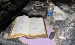 Gecekondu alevlere  teslim oldu!  Evden çıkan tek sağlam şey  Kur'an-ı Kerim  oldu