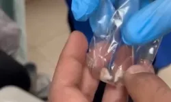 Şaşırtan yöntem! Uyuşturucuyu kulağında sakladı