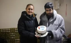 Evden çıkmayan Barış 25. yaşına bilgisayar  başında girdi