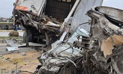 Freni patlayan  tır dehşet  saçtı!