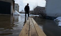 Yüksekova’da Venedik çilesi: Evlere giriş tahtadan köprülerle sağlanıyor