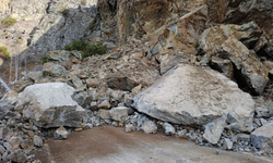 Gümüşhane-Giresun karayolu heyelan nedeniyle ulaşıma kapandı!