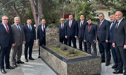 MHP Trabzon İl Teşkilatı’ndan Başbuğ Türkeş’in kabrine anlamlı ziyaret